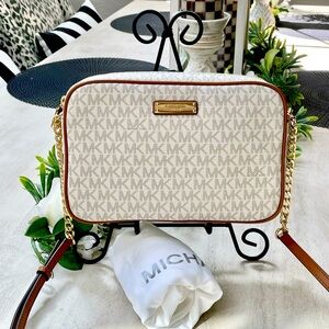 Michael Kors Jet Set Crossbody💛